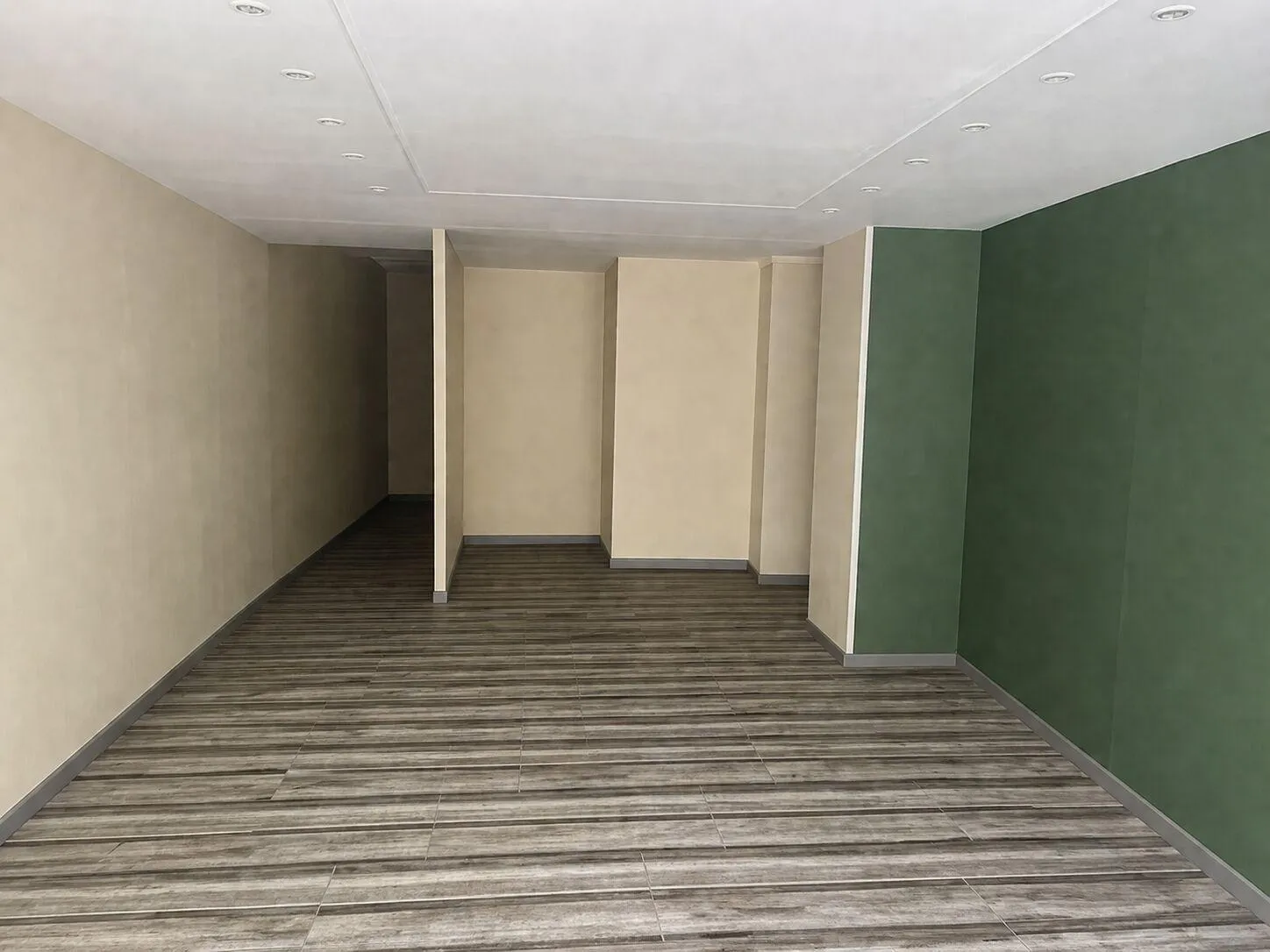 local à DRAGUIGNAN (83300) — photo 3