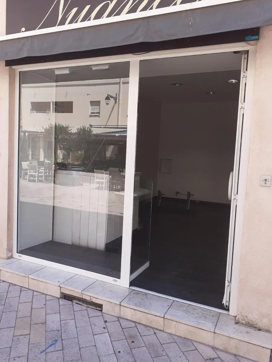 local à DRAGUIGNAN (83300) — photo 3